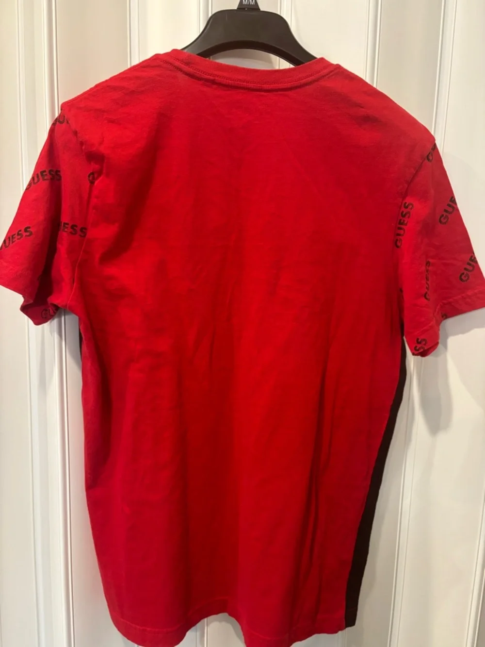 GUESS Men’s Red and Black Colorblock Logo T-Shirt Size Large - Picture 3 of 3